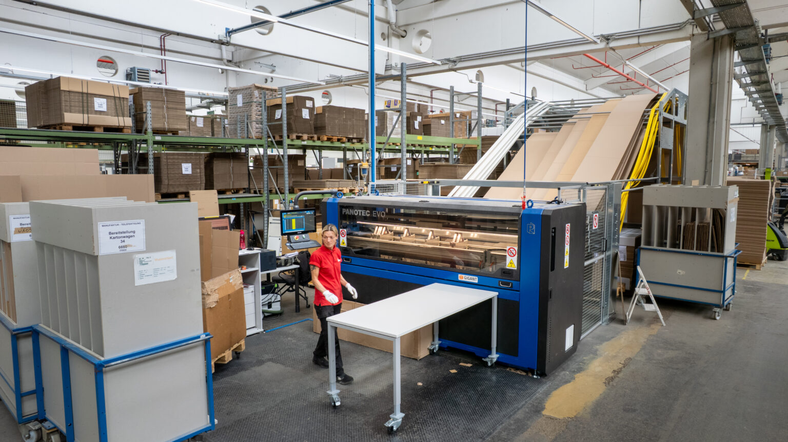 Kartonzuschneidemaschine bei Bene